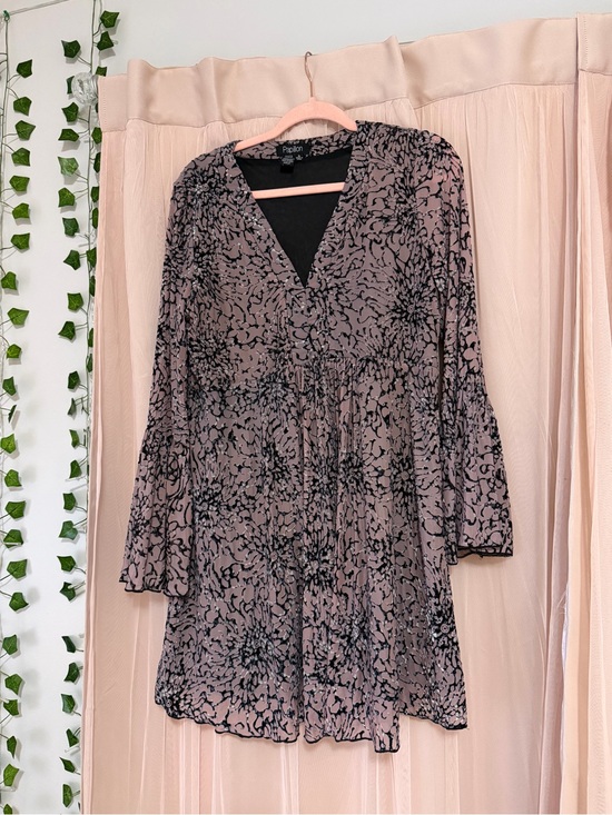 papillon Dresses & Skirts - Papillon Mauve and Black Floral V‑Neck Long Sleeve Tiered Dress